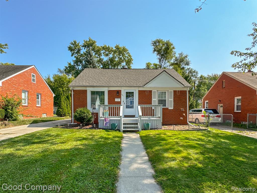 Pioneer Dr, Pontiac, MI 48341