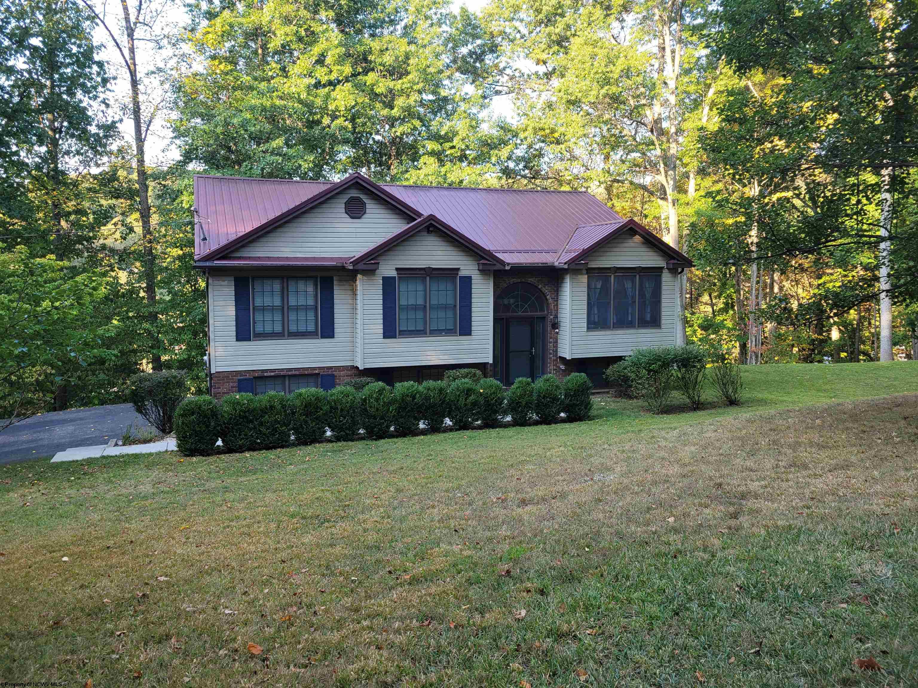 Hillcrest Dr, Philippi, WV 26416