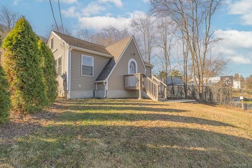 27 Conger Ave, Haverstraw, NY, 10927-1701 | Card Image