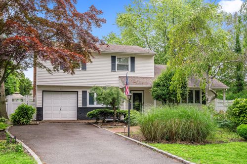 2 Fernwood Dr, Commack, NY, 11725-4702 | Card Image