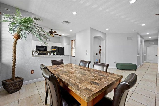 1005 Shoma Dr, Condo with 3 bedrooms, 2 bathrooms and null parking in Royal Palm Beach FL | Image 5