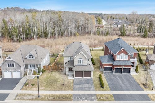 33 Pearl St, Wasaga Beach, ON, L9Z0G9 | Card Image