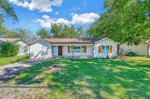 903 E Avenue C, Valley Mills, TX, 76689-4419 | Card Image