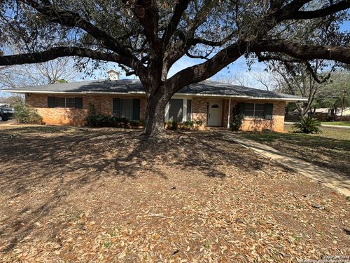 1017 E Trinity St, Pearsall, TX, 78061-4438 | Card Image