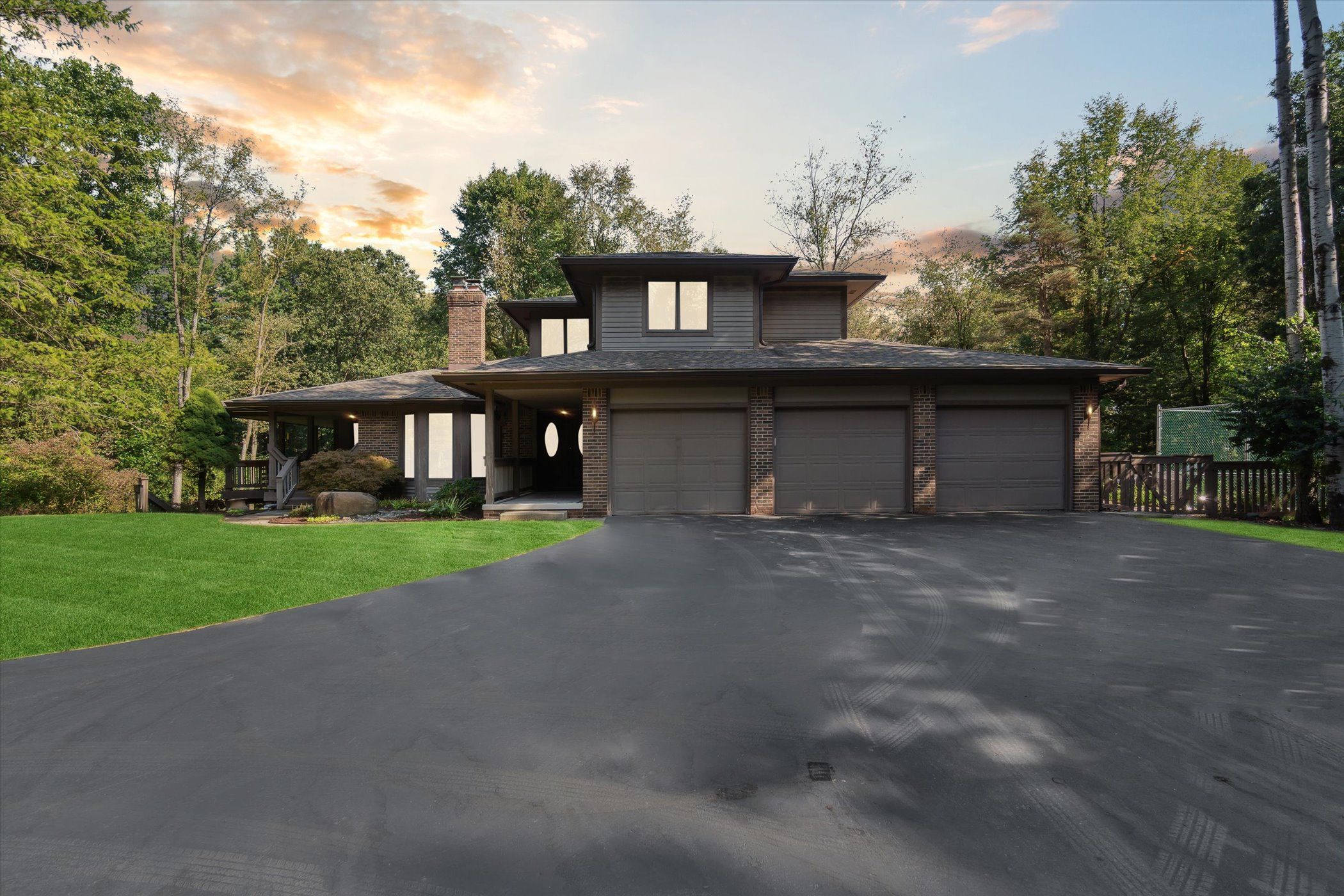 Davis Rd, Howell, MI 48843