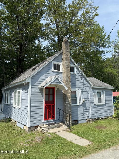 8 Brook Ln, Becket, MA, 01223-4515 | Card Image