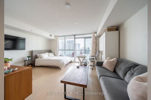 3809-75 Queens Wharf Rd, Toronto, ON, M5V0J8 | Card Image