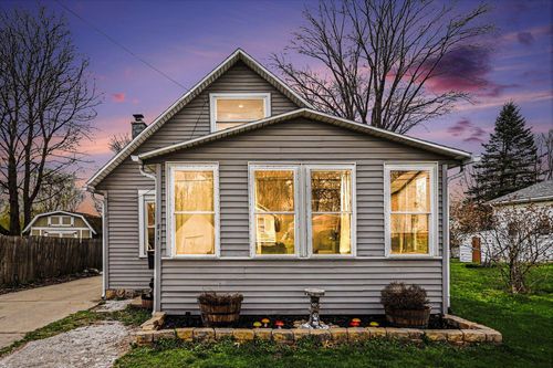 811 9th St, Three Rivers, MI, 49093-1207 | Card Image