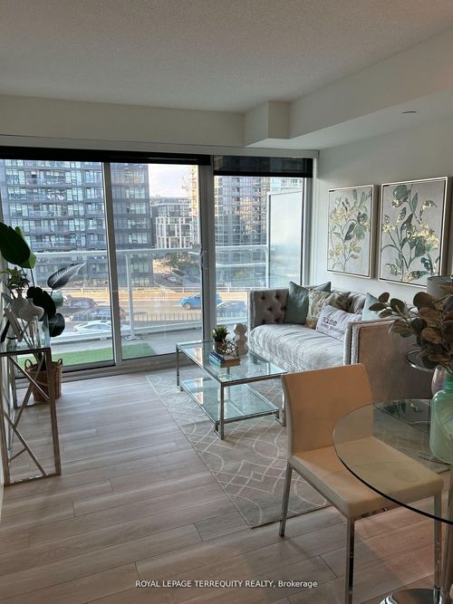 807-17 Bathurst St, Toronto, ON, M5V0N1 | Card Image