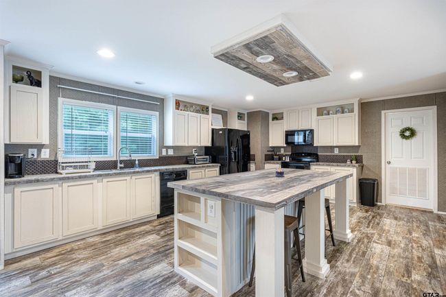 21167 Joe Paul Ln, House other with 4 bedrooms, 2 bathrooms and null parking in Chandler TX | Image 10