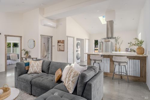 390 Treehaven Lane, Kenwood, CA, 95452 | Card Image