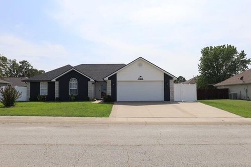 1784 Pierce Ln, Neosho, MO, 64850-9660 | Card Image