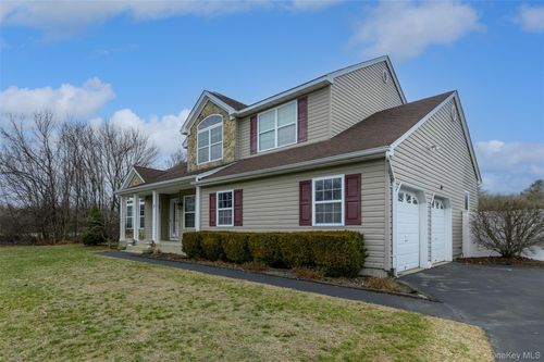 3 Sweetgum Ln, Miller Place, NY, 11764-3001 | Card Image