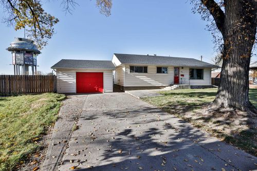 220 23 St S, House with 5 bedrooms, 2 bathrooms and 3 parking in Lethbridge AB | Card Image