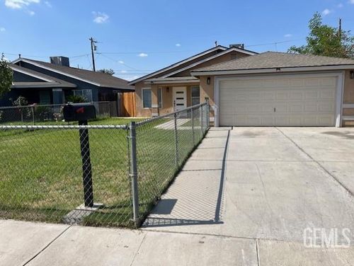 126 Clyde St, Bakersfield, CA, 93307-1829 | Card Image