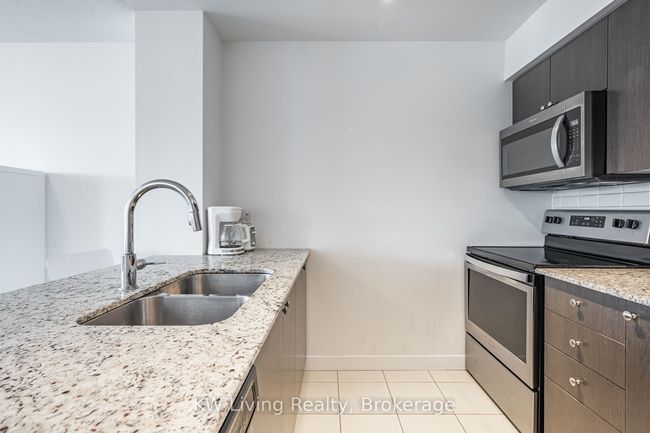 805 - 8 Trent Ave, Condo with 2 bedrooms, 1 bathrooms and 1 parking in Toronto ON | Image 6