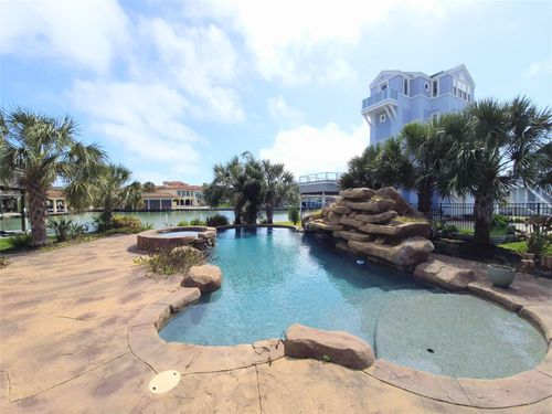 218 Catamaran Dr, Tiki Island, TX, 77554-7171 | Card Image