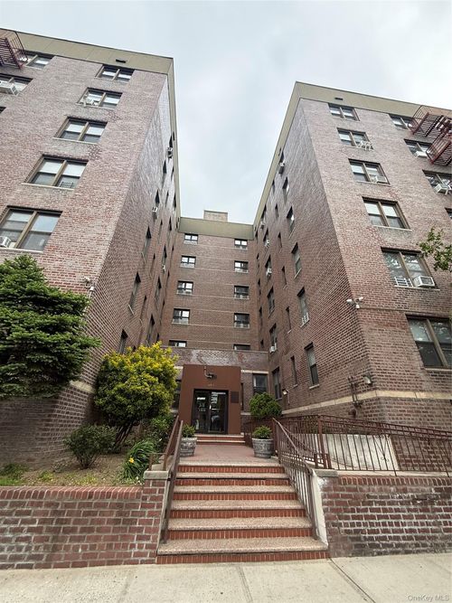 2b-14737 Roosevelt Avenue, New York, NY, 11354 | Card Image