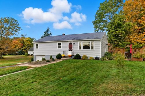 97 Mountain Rd, Holyoke, MA, 01040-9723 | Card Image