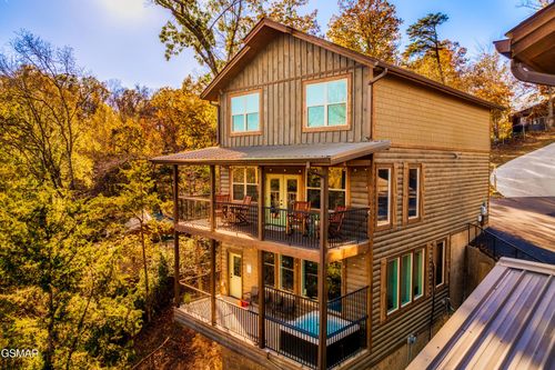 3037 Ridgetop Resort Way, Pigeon Forge, TN, 37863-7123 | Card Image