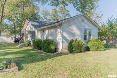 1511 S Hickory Street, House other with 3 bedrooms, 2 bathrooms and null parking in Centralia IL | Image 2