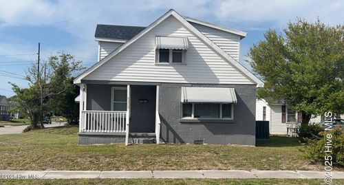 1212 Fisher St, Morehead City, NC, 28557-3763 | Card Image