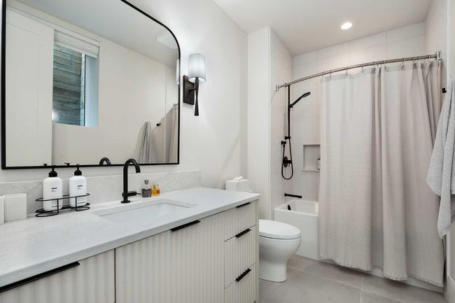 6918 Legare Dr Sw, House other with 4 bedrooms, 7 bathrooms and 3 parking in Calgary AB | Image 39