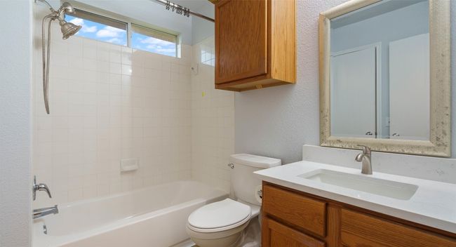 Primary Bathroom | Image 18
