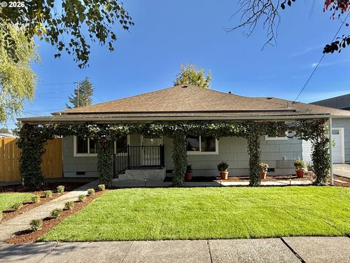 1106 S River St, Newberg, OR, 97132-3536 | Card Image