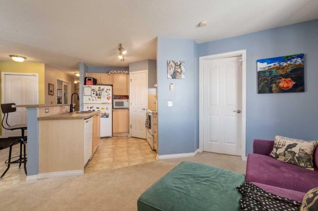2 - 2318 17 Street Se, Home with 2 bedrooms, 2 bathrooms and 2 parking in Calgary AB | Image 11