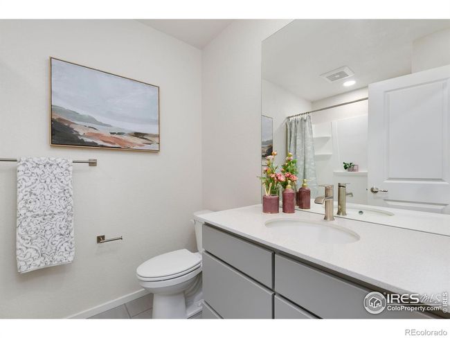 Shared Full Bathroom Upstairs | Image 20