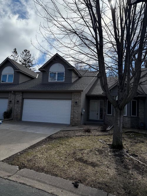 9113 Medley Cir, Golden Valley, MN, 55427-3159 | Card Image
