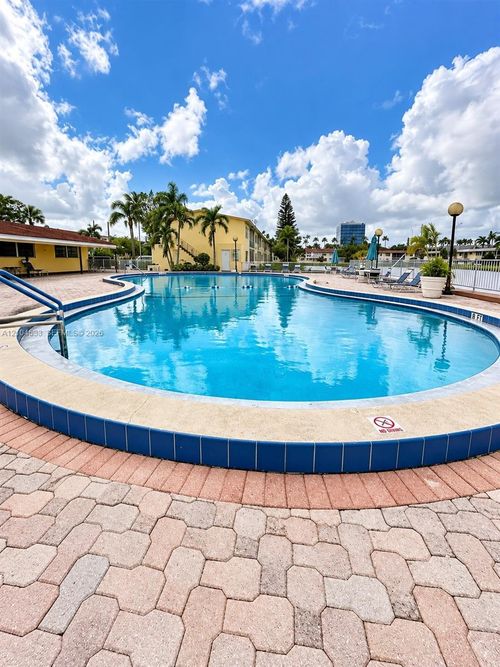 3-2800 Ne 203rd St, Aventura, FL, 33180 | Card Image