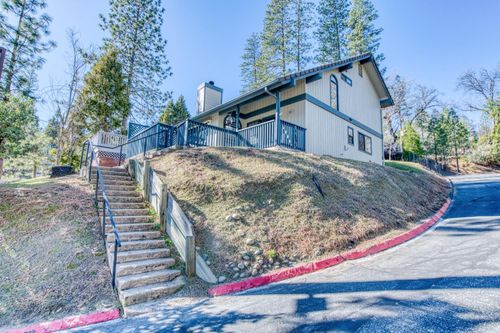 40654 Foxboro Court, Bass Lake, CA, 93604 | Card Image