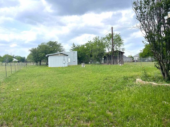 1005 Elm St, House other with 3 bedrooms, 2 bathrooms and null parking in Llano TX | Image 23