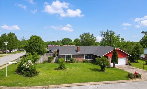 1725 S 15th St, Rogers, AR, 72758-5788 | Card Image