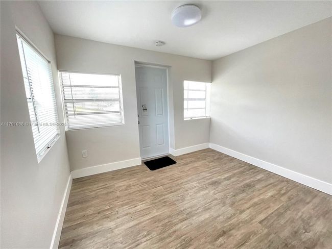 800 Nw 3 Rd Ter, House other with 2 bedrooms, 1 bathrooms and null parking in Hallandale Beach FL | Image 6