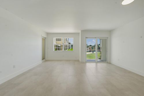 105-700 Pine Dr, Pompano Beach, FL, 33060-7266 | Card Image