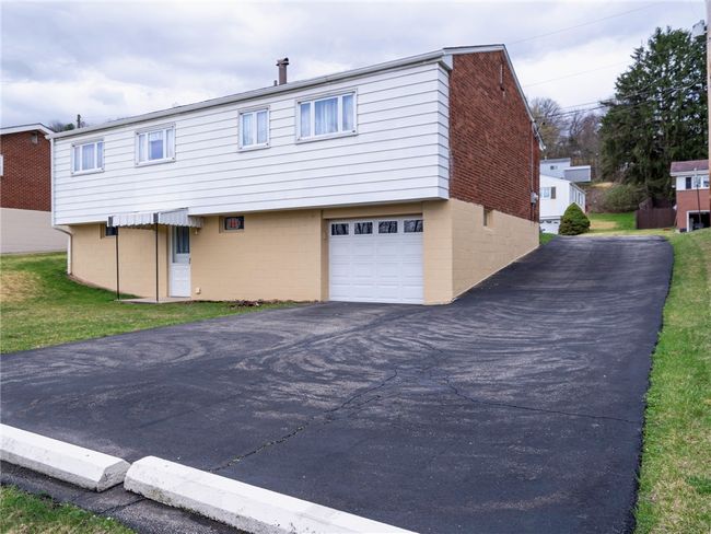 237 Connecticut Dr, House other with 3 bedrooms, 2 bathrooms and 1 parking in Lower Burrell PA | Image 4