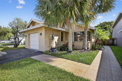 581 Lakeside Cir, Sunrise, FL, 33326-2136 | Card Image