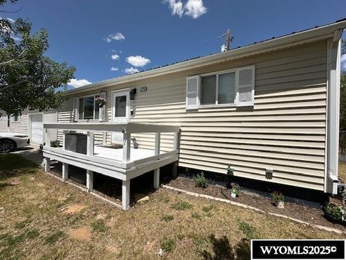 560 Hillcrest Way, Green River, WY, 82935-4009 | Card Image