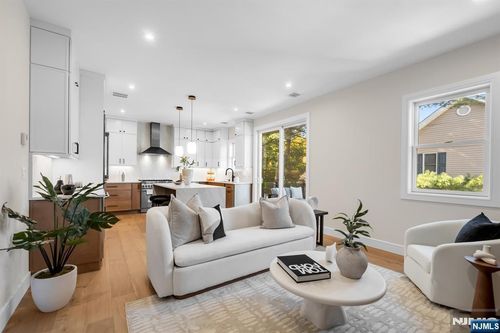 94 W Main St, Ramsey, NJ, 07446-1844 | Card Image