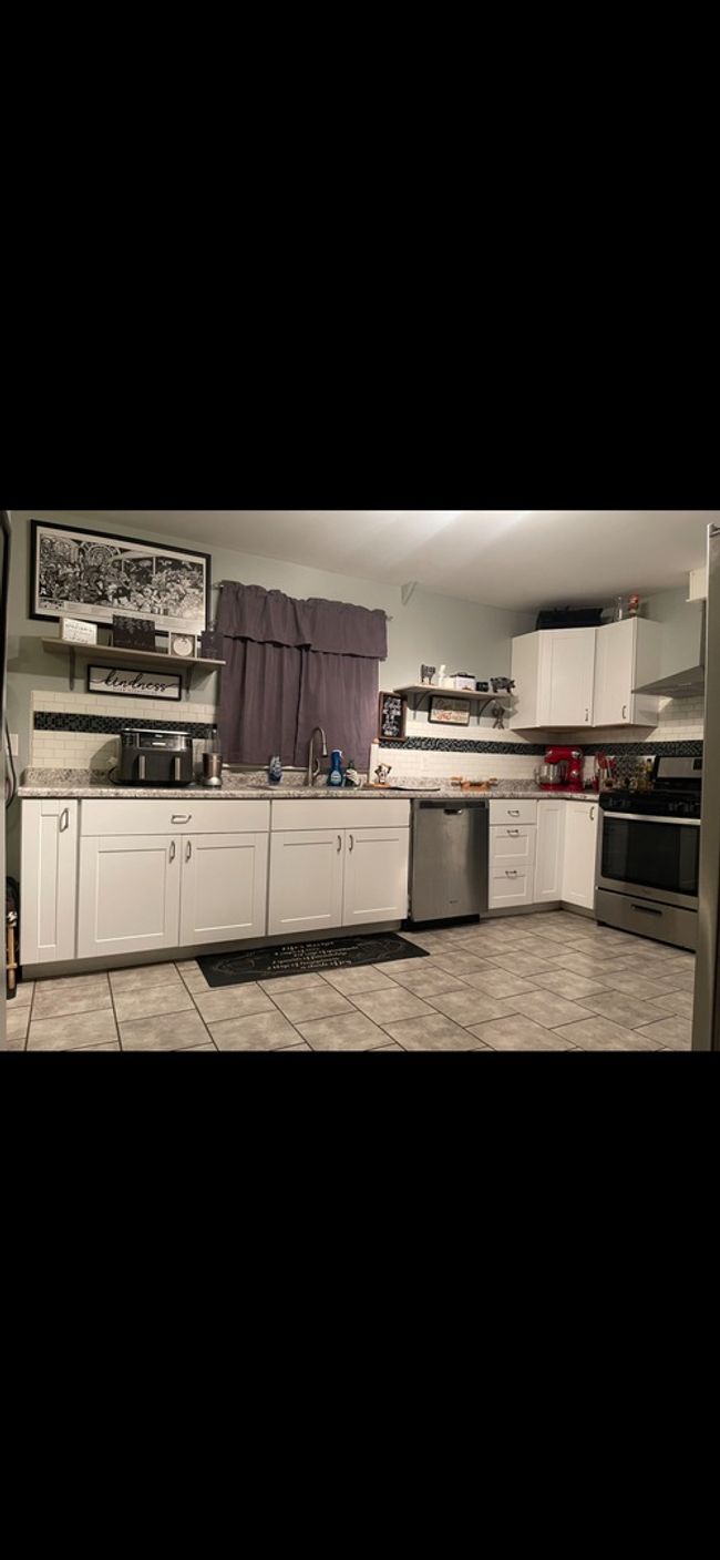 313 E 2 Nd St, House other with 3 bedrooms, 2 bathrooms and 4 parking in Spring Valley IL | Image 8
