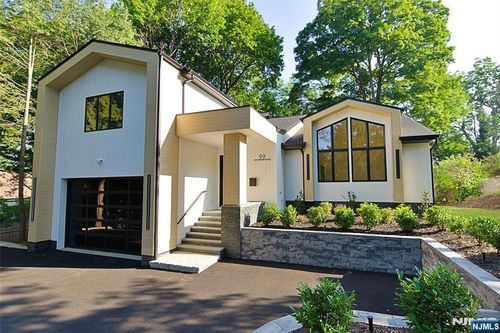 99 Old Hook Rd, Closter, NJ, 07624-1041 | Card Image