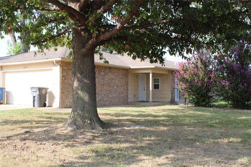6659 S Utica Pl, Tulsa, OK, 74136-2415 | Card Image