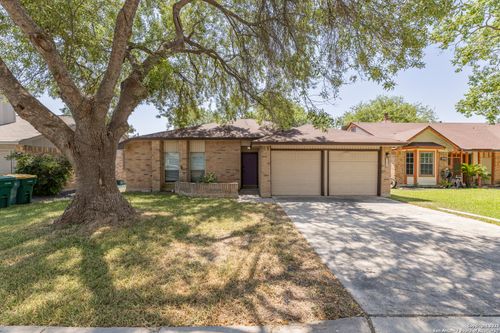 8126 Forest Bow, Live Oak, TX, 78233-4396 | Card Image