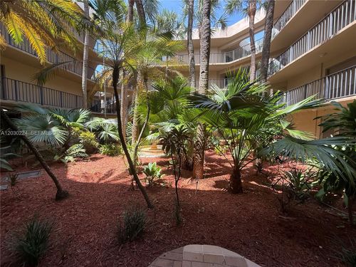 420-8625 Nw 8th St, Miami, FL, 33126-5950 | Card Image