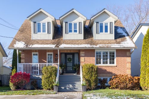 18 Canal St, Keswick, ON, L4P1K5 | Card Image