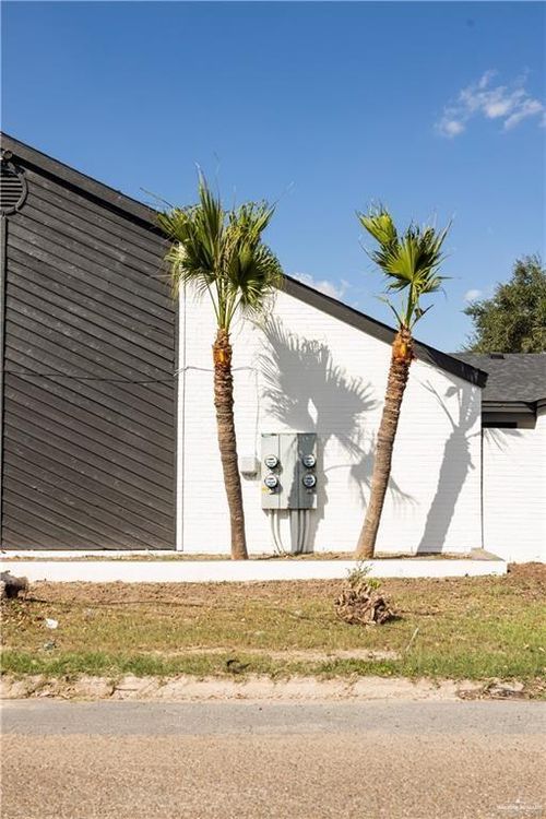 1801 Highland Park Ave, Mission, TX, 78572-2925 | Card Image