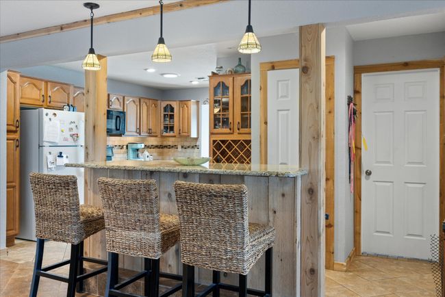 Extra seating with the bar stools | Image 7